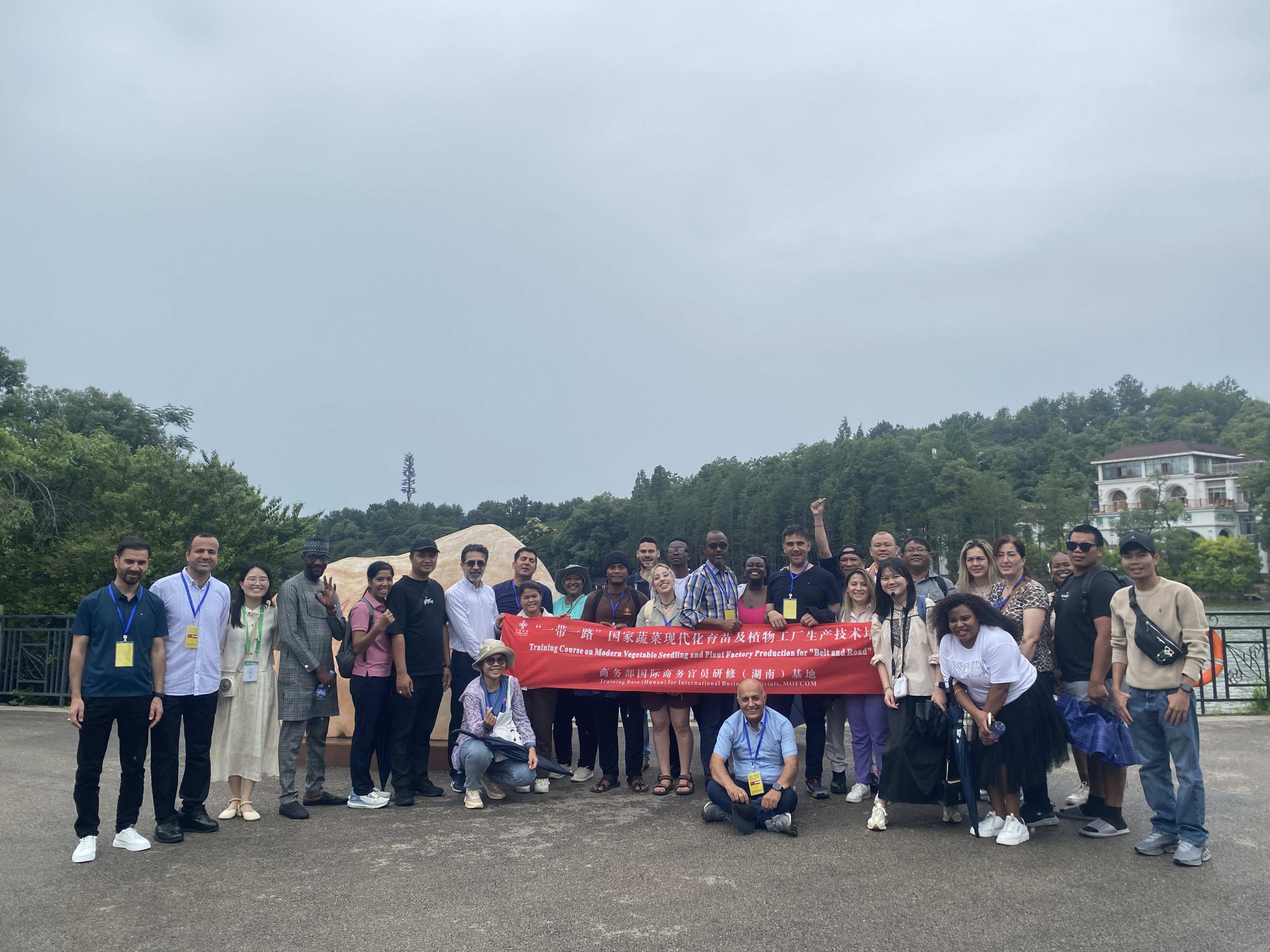 省植物园承担“一带一路”国家技术培训班学员现场考察学习
